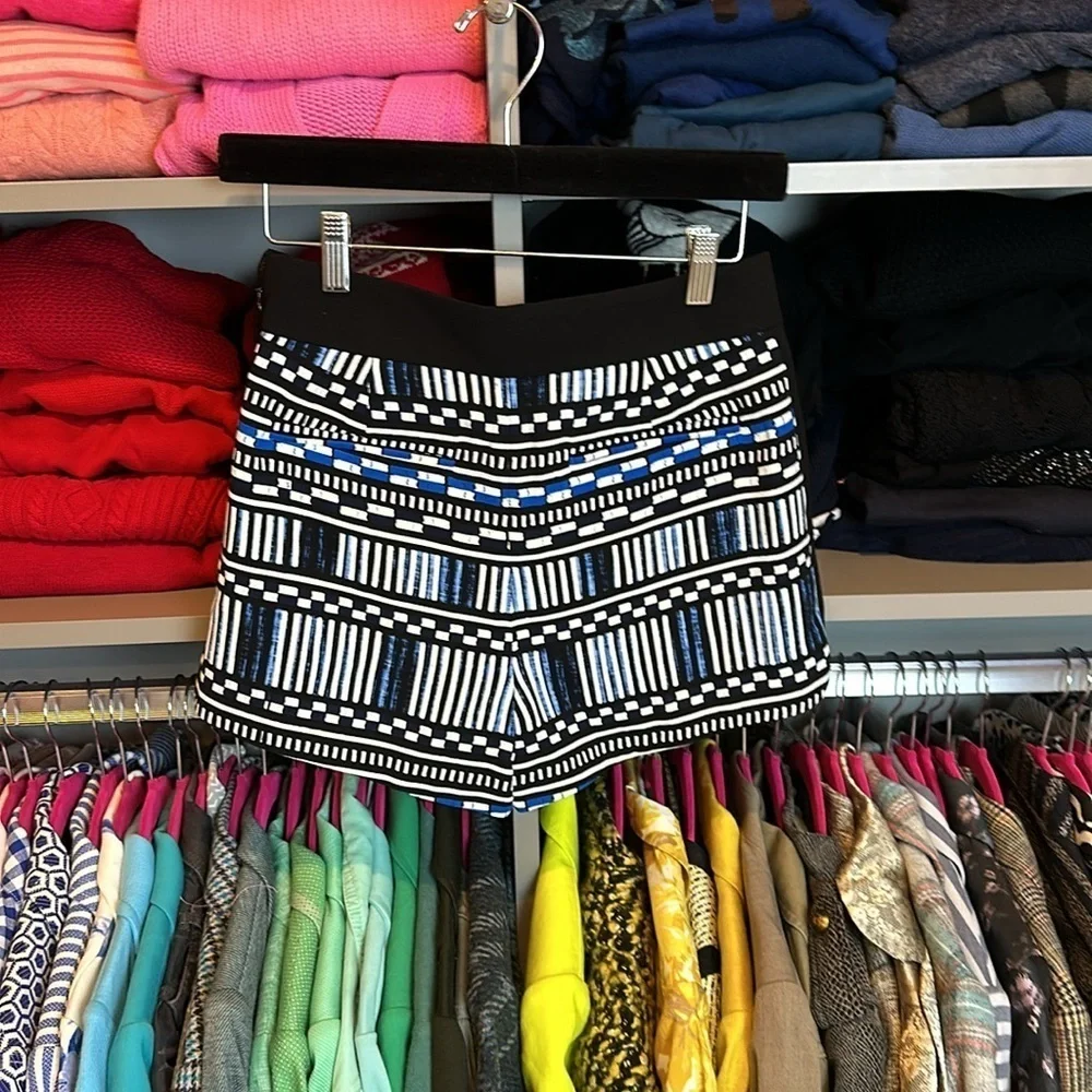 J Crew black with blue/white print 3” side zip shorts size 0